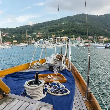 Vela D'epoca Parvati By Portido * Porto Venere