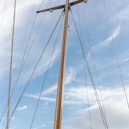 Botel Vela D'epoca Parvati By Portido
