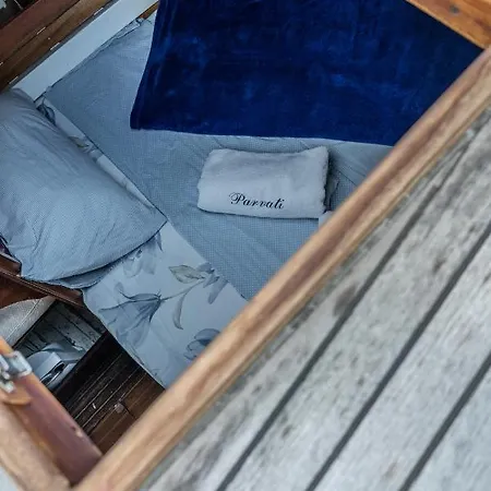 Botel Vela D'epoca Parvati By Portido