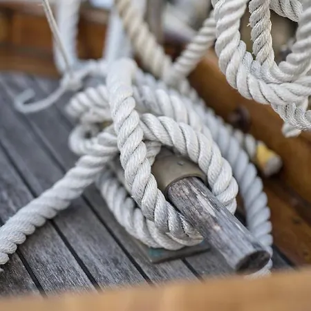 Vela D'epoca Parvati By Portido Ботель